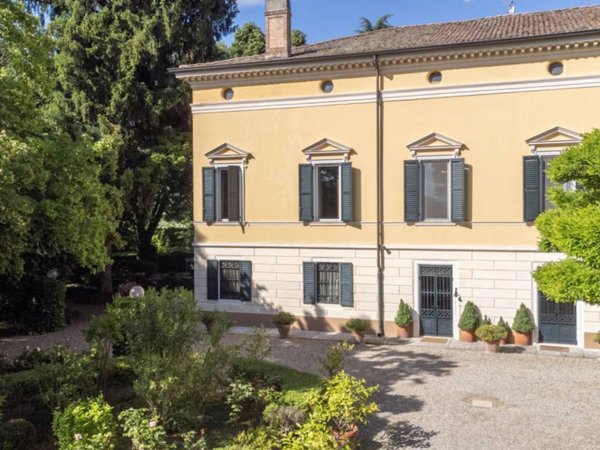 casa indipendente in vendita a Modena in zona Lesignana