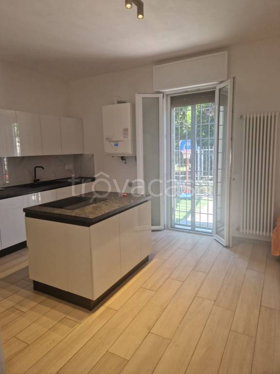 casa indipendente in vendita a Modena in zona Centro Storico