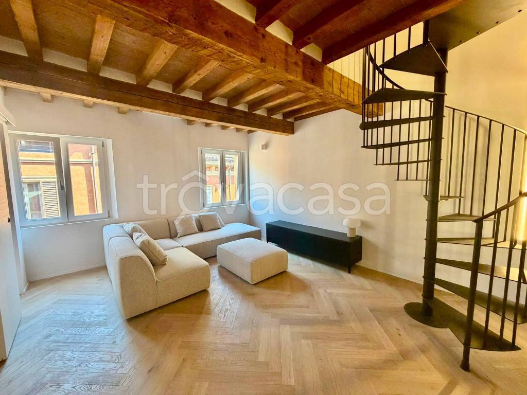 appartamento in vendita a Modena in zona Centro Storico