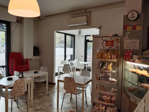 locale commerciale in vendita a Modena in zona Crocetta