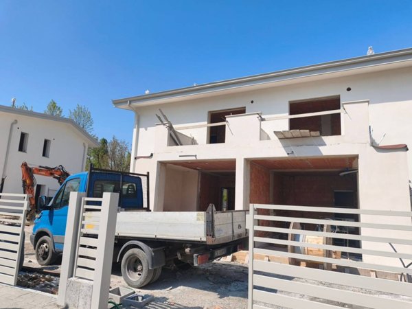 casa indipendente in vendita a Modena in zona Cognento