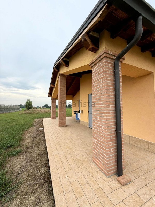 casa indipendente in vendita a Modena in zona Ganaceto