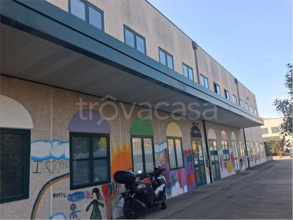 locale commerciale in vendita a Modena in zona Fossalta
