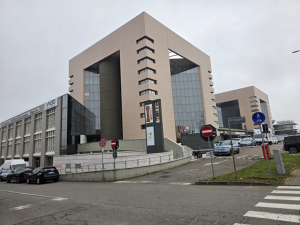 ufficio in vendita a Modena in zona Centro Storico