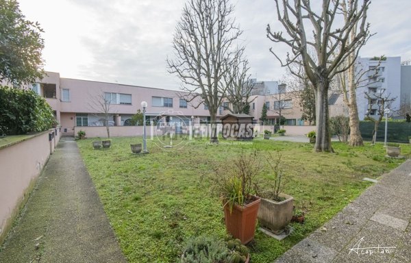 casa indipendente in vendita a Modena in zona Fossalta