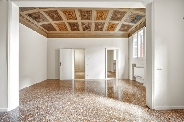 appartamento in vendita a Modena in zona Centro Storico