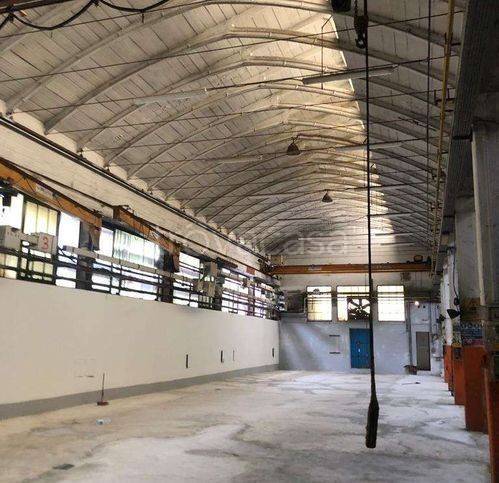 locale commerciale in vendita a Modena