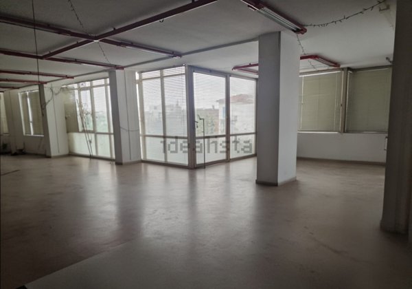 ufficio in vendita a Modena in zona San Faustino