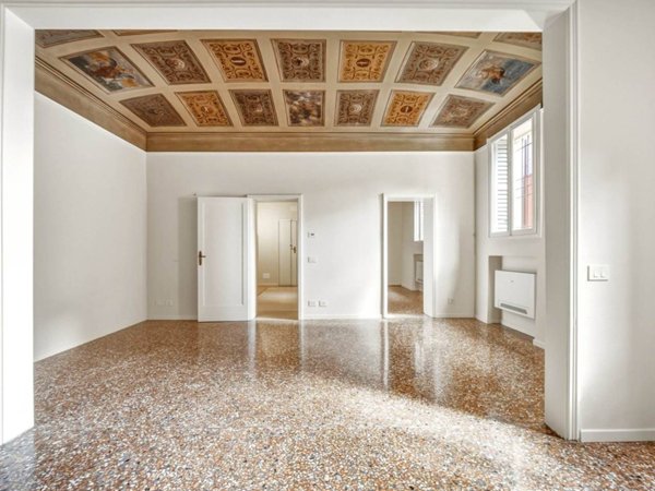 appartamento in vendita a Modena in zona Centro Storico