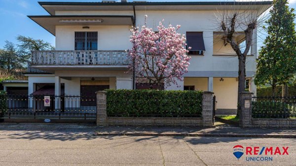 casa indipendente in vendita a Modena in zona Crocetta