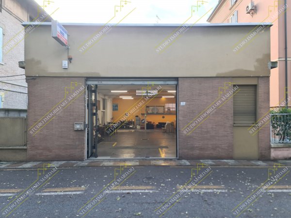 locale commerciale in vendita a Modena in zona Centro Storico