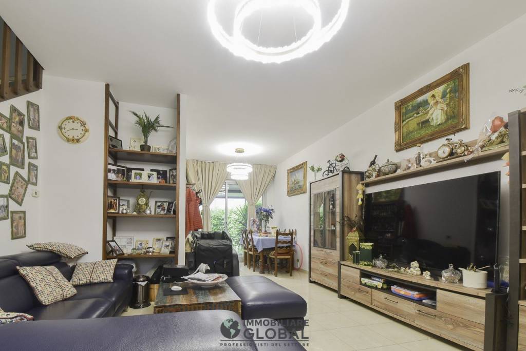 casa indipendente in vendita a Modena in zona Cognento