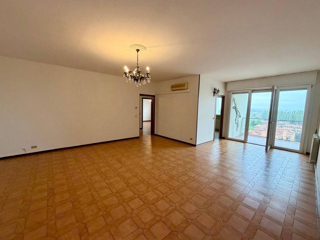 appartamento in vendita a Modena in zona Vaciglio