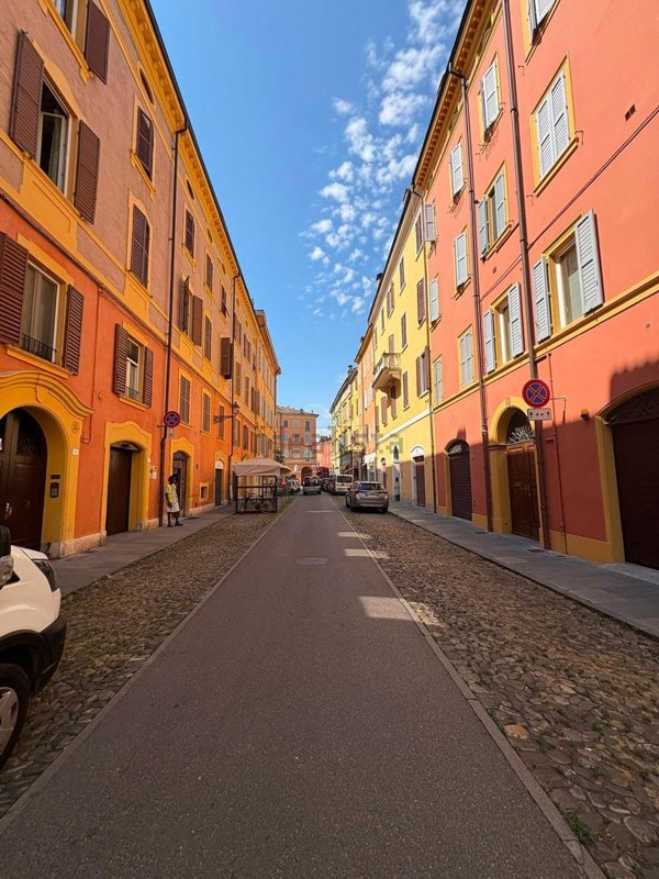 appartamento in vendita a Modena in zona Centro Storico