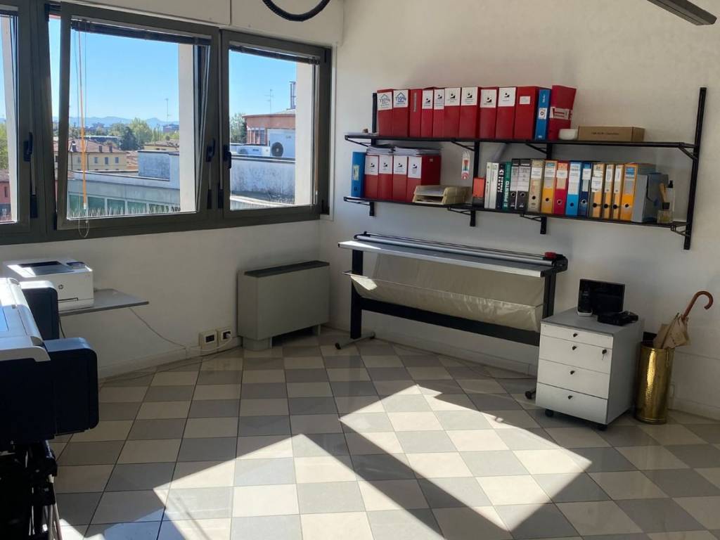 ufficio in vendita a Modena in zona San Faustino