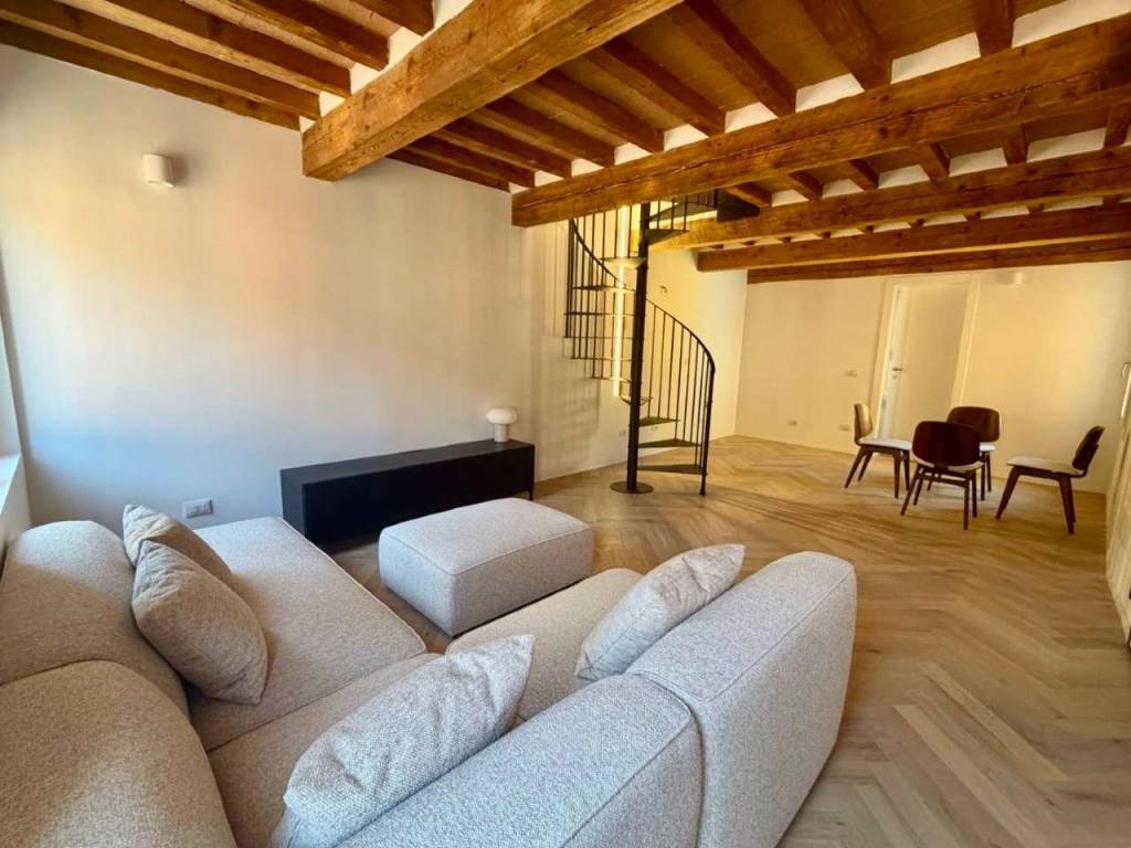 appartamento in vendita a Modena in zona Centro Storico