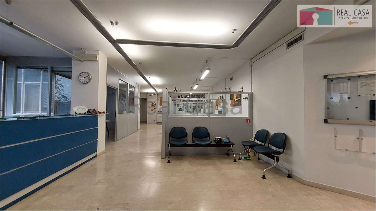 ufficio in vendita a Modena in zona San Faustino