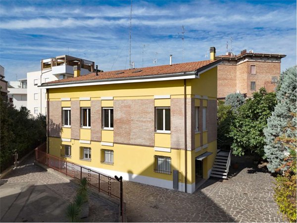 casa indipendente in vendita a Modena in zona Vaciglio