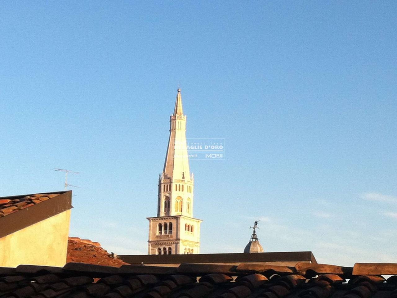 appartamento in vendita a Modena in zona Centro Storico