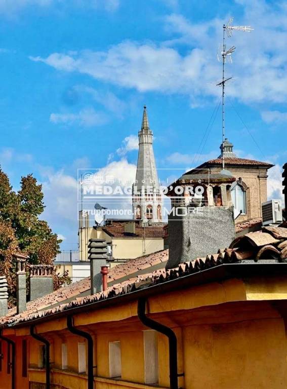 appartamento in vendita a Modena in zona Centro Storico