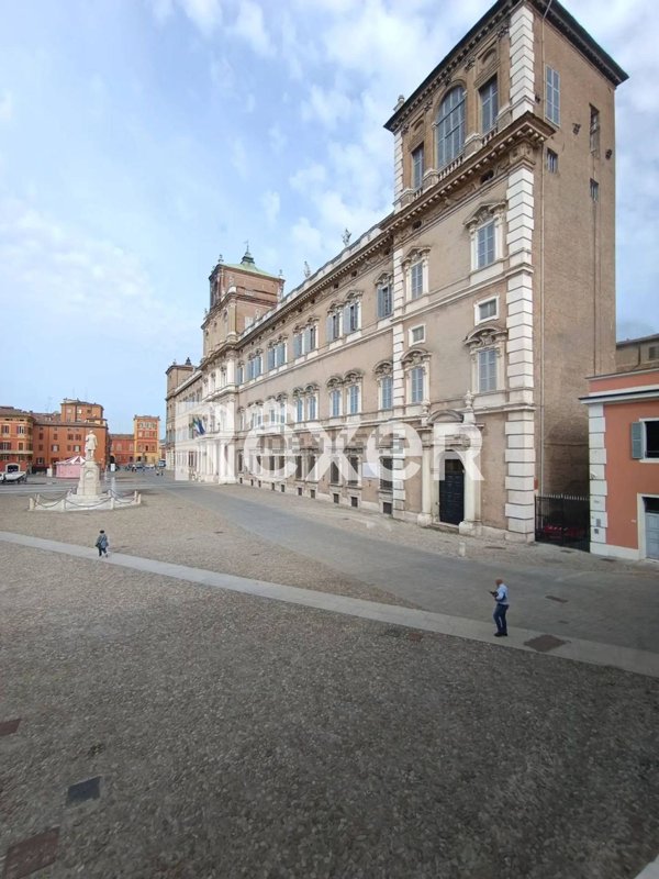appartamento in vendita a Modena in zona Centro Storico
