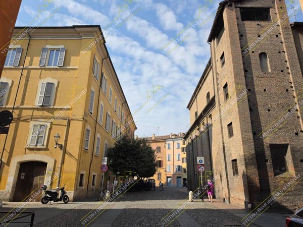 appartamento in vendita a Modena in zona Centro Storico