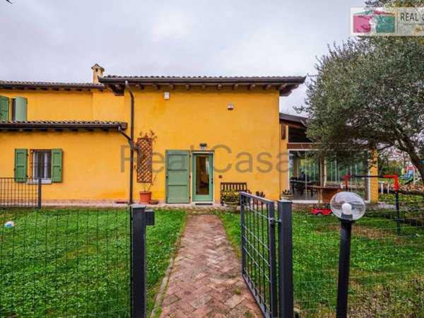 casa indipendente in vendita a Modena in zona Cittanova