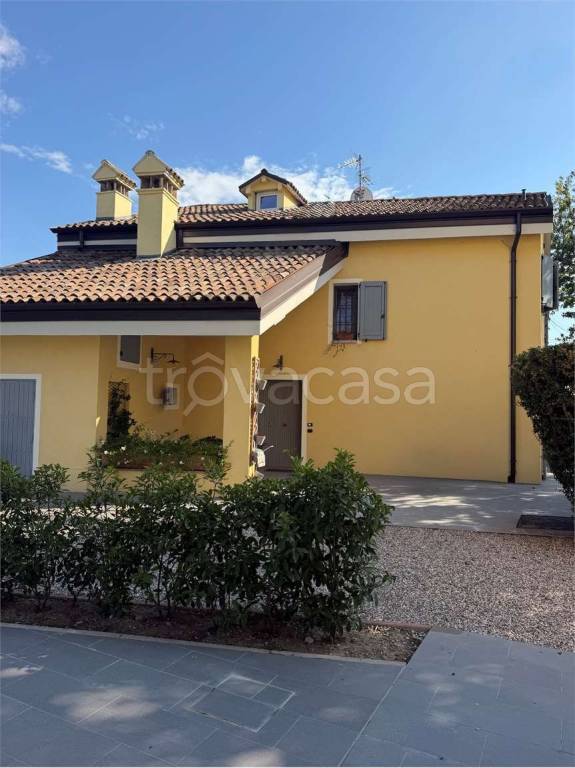casa indipendente in vendita a Modena in zona Cognento