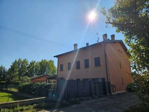 casa indipendente in vendita a Modena in zona Villanova