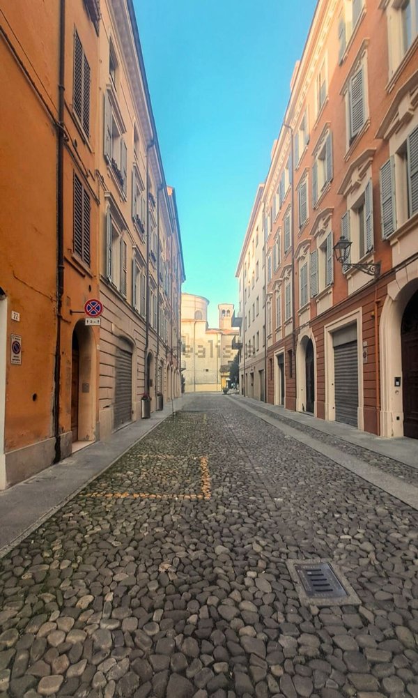 appartamento in vendita a Modena in zona Centro Storico