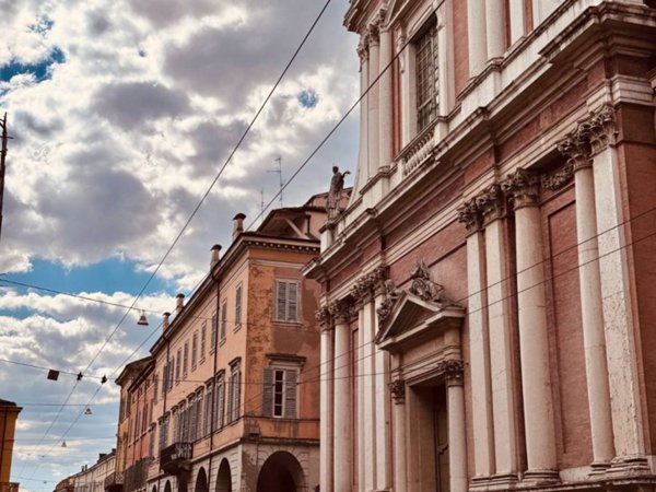 appartamento in vendita a Modena in zona Centro Storico