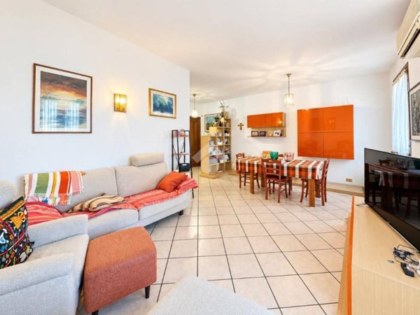 casa indipendente in vendita a Modena in zona Amendola
