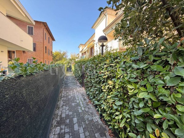 appartamento in vendita a Modena in zona Madonnina / Quattro Ville