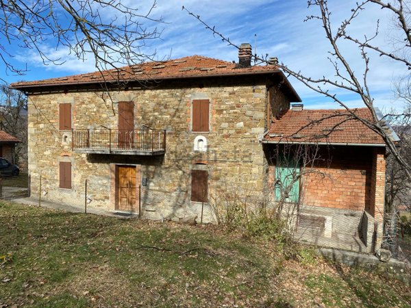 casa indipendente in vendita a Montecreto in zona Acquaria