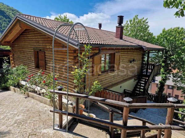 casa indipendente in vendita a Montecreto