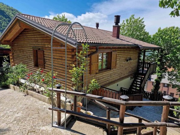 casa indipendente in vendita a Montecreto