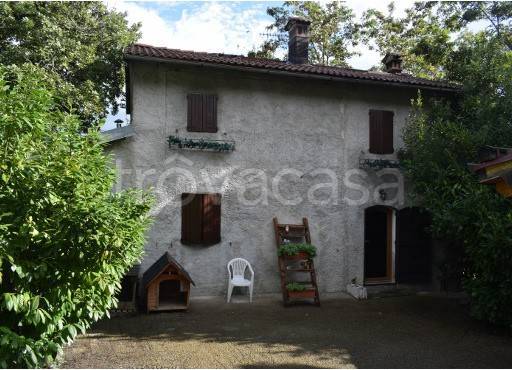 casa indipendente in vendita a Montecreto in zona Acquaria
