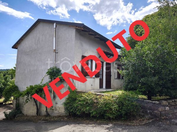 casa indipendente in vendita a Montecreto in zona Acquaria