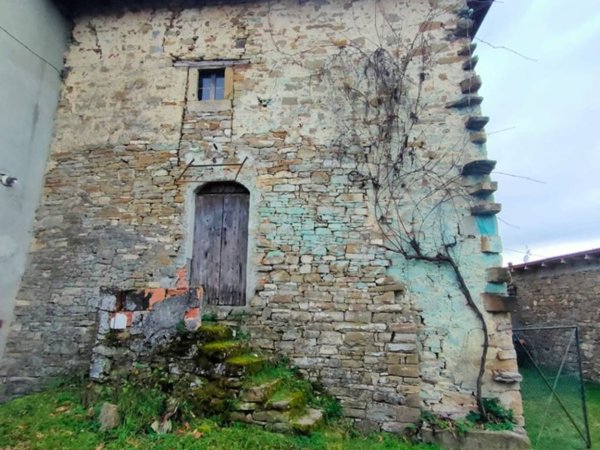 casa indipendente in vendita a Montecreto in zona Acquaria