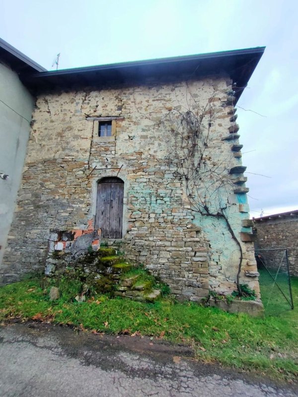 appartamento in vendita a Montecreto in zona Acquaria