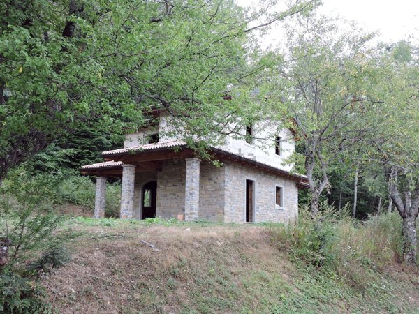 casa indipendente in vendita a Montecreto in zona Acquaria