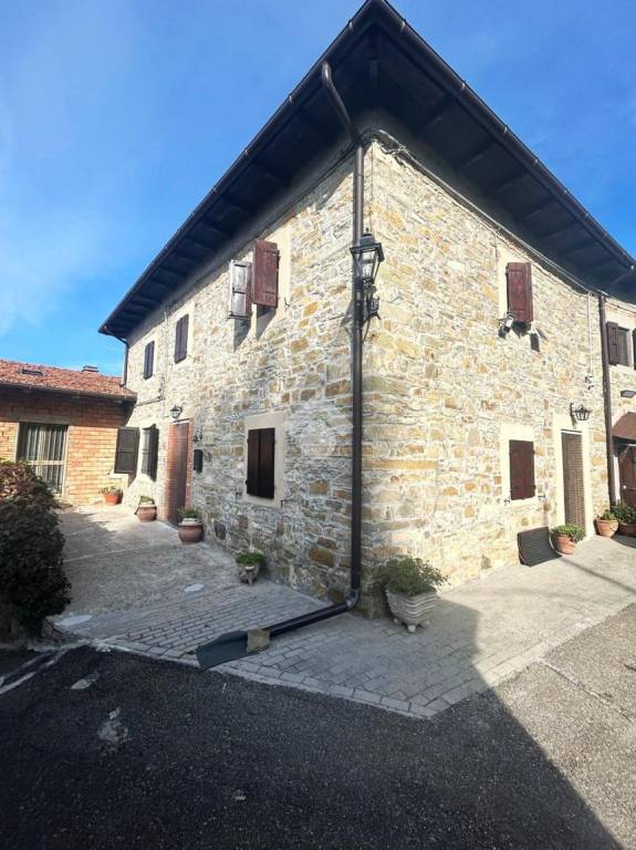 casa indipendente in vendita a Montecreto in zona Acquaria
