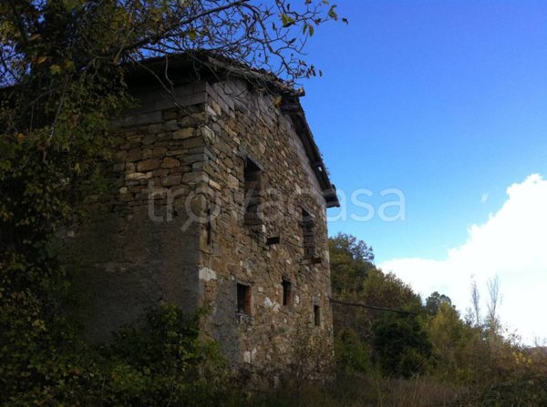 casa indipendente in vendita a Montecreto in zona Acquaria