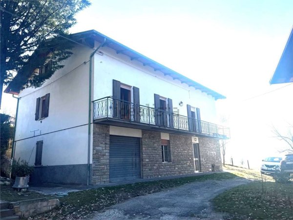 casa indipendente in vendita a Montecreto in zona Acquaria
