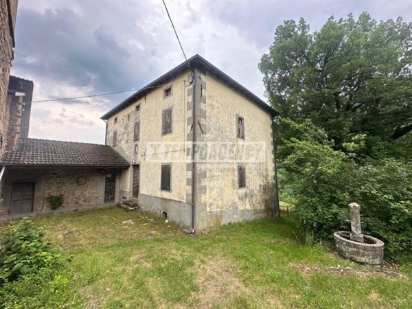 casa indipendente in vendita a Montecreto in zona Strettara