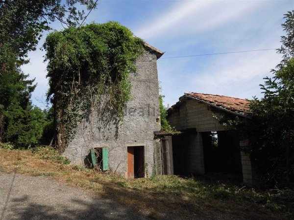 casa indipendente in vendita a Montecreto in zona Acquaria