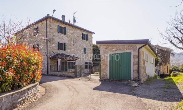 casa indipendente in vendita a Montefiorino