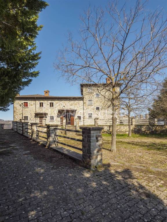 casa indipendente in vendita a Montefiorino in zona Gusciola