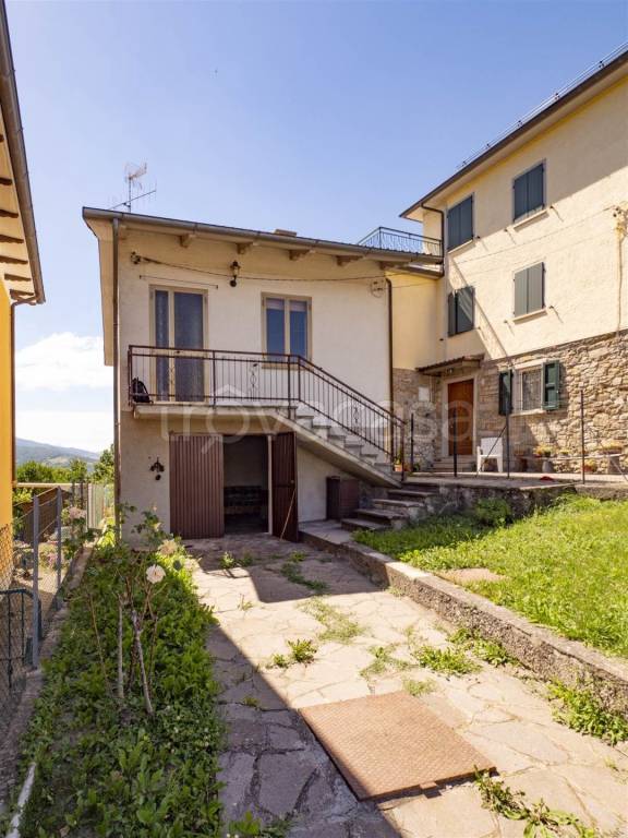 casa indipendente in vendita a Montefiorino in zona Farneta
