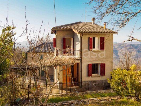 casa indipendente in vendita a Montefiorino